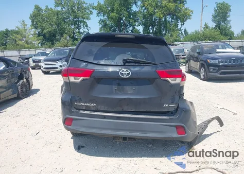 2018 Toyota Highlander Se z USA, uszkodzony, nr VIN 5TDJZRFH2JS810563